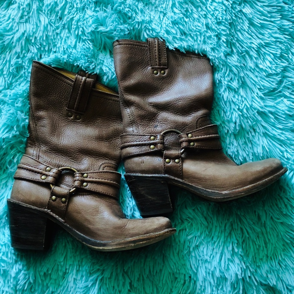 FRYE brown leather boot size 7